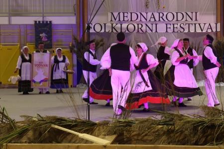 11. MEDNARODNI FOLKLORNI FESTIVAL RAKEK 52 FOTO LJUBO VUKELIČ